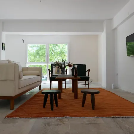 Ur La Maison